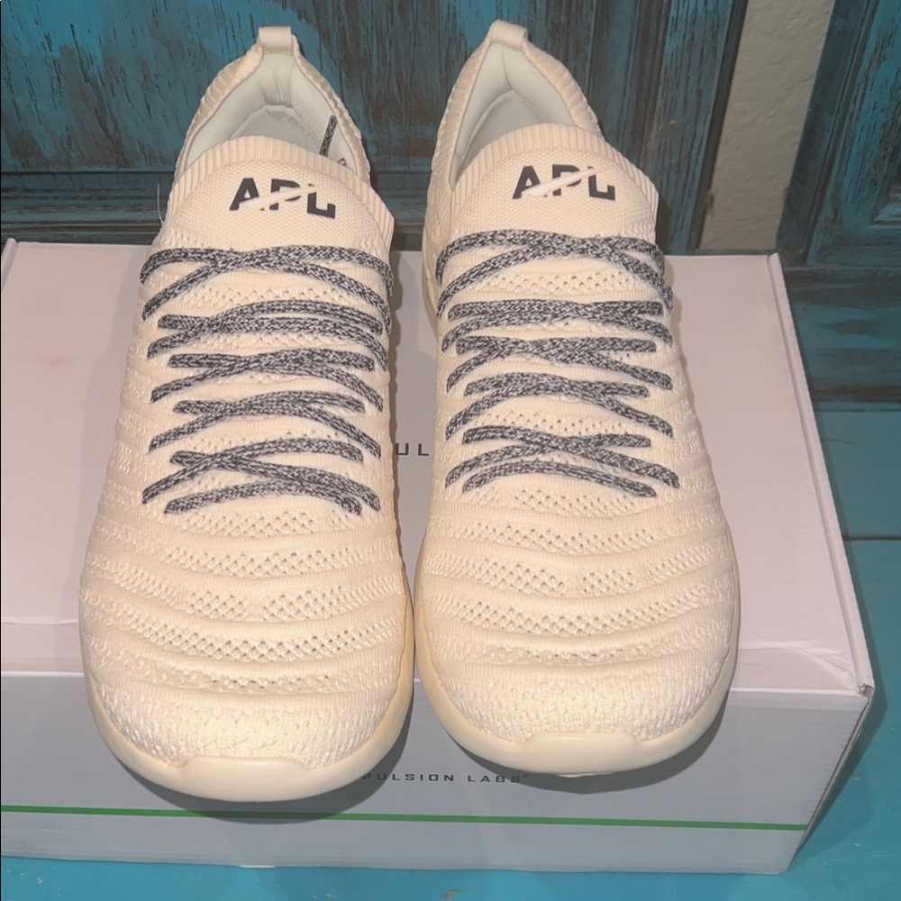 APL Cream and Gray Athletic ShoesAthletic Propusion Lab Men’s Shoes. Size 13.